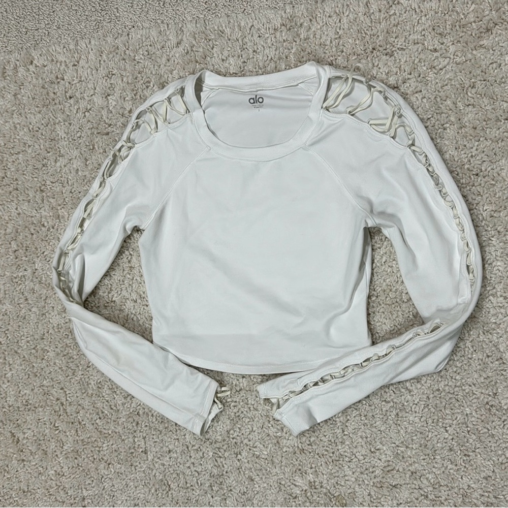 Alo Cropped LongSleeve with laced up sleeves